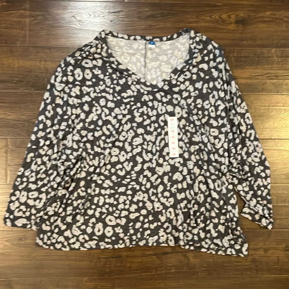 Old Navy Leopard Long Sleeve Sweater